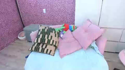 Laura online show from 06/17/26, 04:26