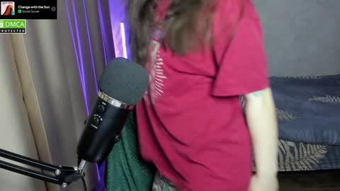 Red online show from 12/21/24, 08:21