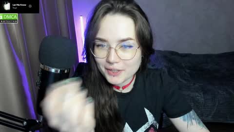 Red online show from 12/23/24, 05:43