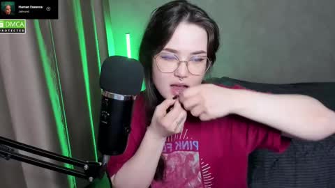 Red online show from 03/10/25, 06:56