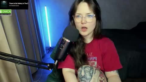 Red online show from 09/22/25, 06:32