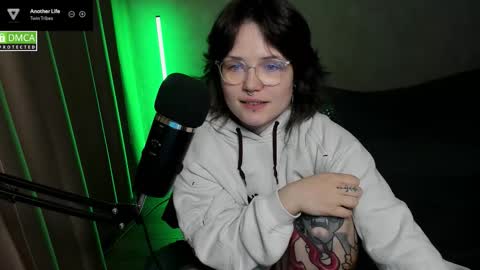 Red online show from 10/05/25, 07:01