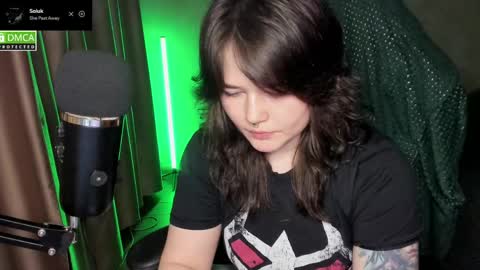 Snapshot of hell_hotline chatting on 05/04/26, 07:10 Red online show from 05/04/26, 07:10