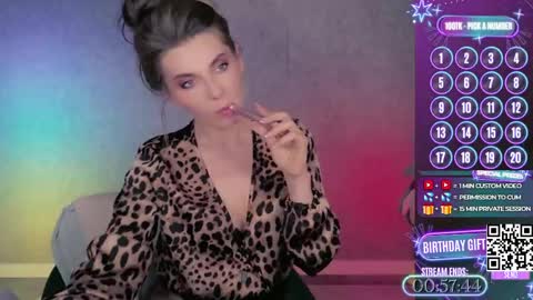 Snapshot of hell_on_heels_ chatting on 05/29/26, 09:02 - show loyalty and subscribe - online show from 05/29/26, 09:02