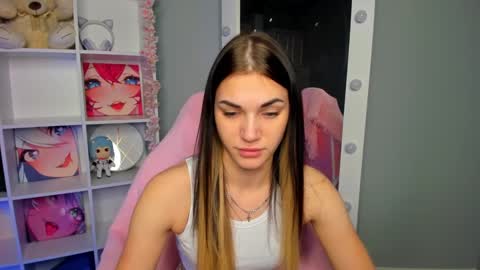 Snapshot of hellen__moore chatting on 12/02/24, 12:41 GTM3Mon Tue Wed Thu Fri San 0400 am-1030pm online show from 12/02/24, 12:41