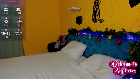 Snapshot of hellen__moore chatting on 12/07/24, 03:04 GTM3Mon Tue Wed Thu Fri San 0400 am-1030pm online show from 12/07/24, 03:04