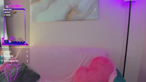 Snapshot of hellen__moore chatting on 03/02/25, 03:24 GTM3Mon Tue Wed Thu Fri San 0400 am-1030pm online show from 03/02/25, 03:24