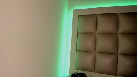 hellen__smith_ online show from 02/15/26, 07:51