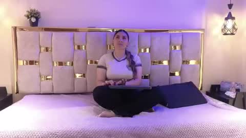 Snapshot of hellen_mark chatting on 03/25/26, 11:49 Hellen. online show from 03/25/26, 11:49