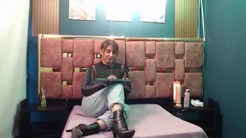 Snapshot of hellen_mark chatting on 04/02/26, 11:30 Hellen. online show from 04/02/26, 11:30