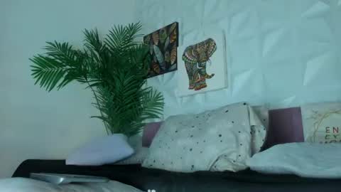 Snapshot of hellen_sky_ chatting on 06/22/26, 07:00 hellen online show from 06/22/26, 07:00