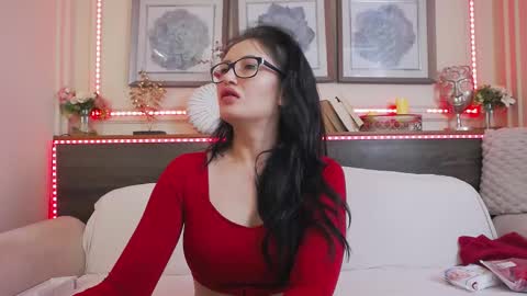 Snapshot of hellendesire chatting on 02/13/25, 04:00 online show from 02/13/25, 04:00