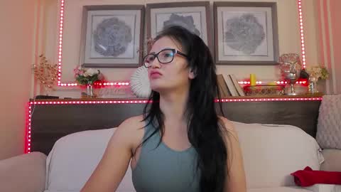 Snapshot of hellendesire chatting on 02/21/25, 04:18 online show from 02/21/25, 04:18