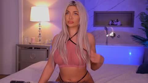 hellenroyy online show from 10/20/25, 03:29