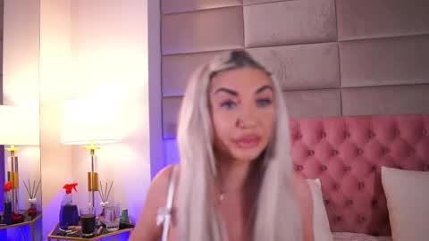 hellenroyy online show from 03/23/26, 04:49