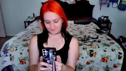 Snapshot of hellienadesroser chatting on 09/29/25, 08:24 HellienaDesroser online show from 09/29/25, 08:24