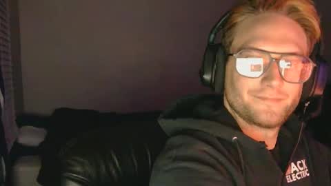 hello672919 online show from 04/28/26, 06:51