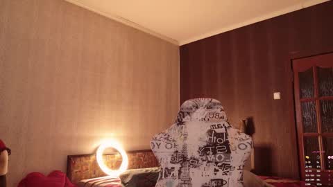 Alisia  Monday to Friday from 10 am to 4 pm GMT 2 online show from 03/06/26, 08:33