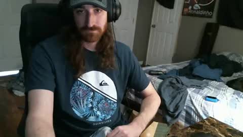 Snapshot of hellothereimcoolyo chatting on 12/31/24, 09:17 longhairbeardedguy online show from 12/31/24, 09:17