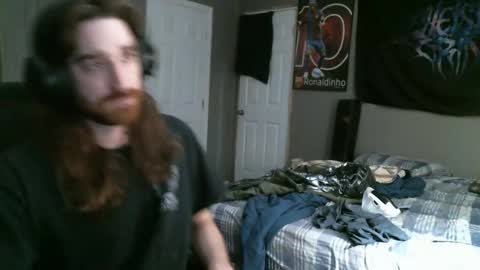 Snapshot of hellothereimcoolyo chatting on 01/01/25, 08:04 longhairbeardedguy online show from 01/01/25, 08:04
