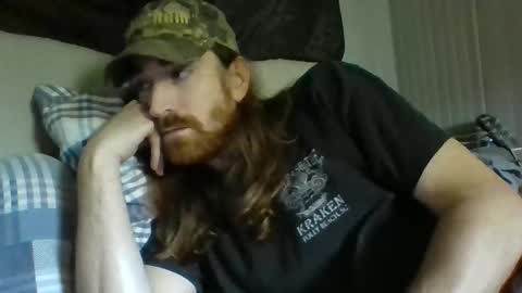 Snapshot of hellothereimcoolyo chatting on 09/16/25, 03:02 longhairbeardedguy online show from 09/16/25, 03:02