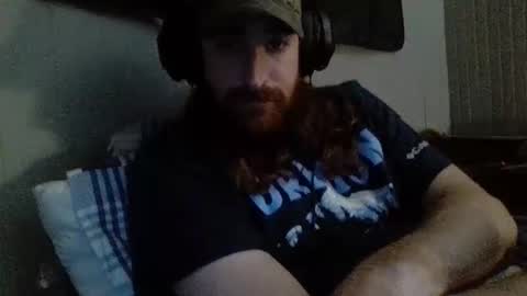 Snapshot of hellothereimcoolyo chatting on 09/23/25, 12:08 longhairbeardedguy online show from 09/23/25, 12:08
