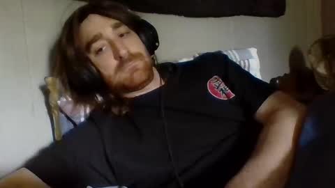 Snapshot of hellothereimcoolyo chatting on 04/05/26, 07:44 longhairbeardedguy online show from 04/05/26, 07:44