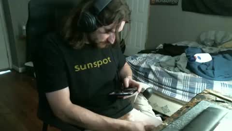 Snapshot of hellothereimcoolyo chatting on 04/15/26, 11:27 longhairbeardedguy online show from 04/15/26, 11:27