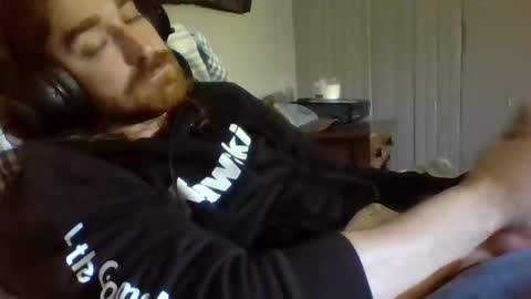 Snapshot of hellothereimcoolyo chatting on 04/21/26, 04:23 longhairbeardedguy online show from 04/21/26, 04:23