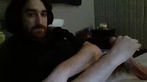 Snapshot of hellothereimcoolyo chatting on 05/18/26, 04:29 longhairbeardedguy online show from 05/18/26, 04:29