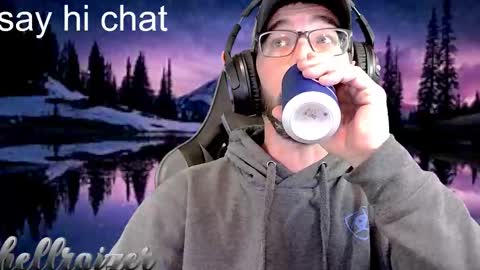 Snapshot of hellraizer chatting on 10/26/25, 01:06 hellraizer online show from 10/26/25, 01:06