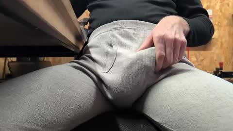 Snapshot of henkietien chatting on 01/18/25, 11:32 henkietien online show from 01/18/25, 11:32