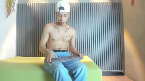 Snapshot of henry_green2 chatting on 02/27/26, 07:36 Henry online show from 02/27/26, 07:36