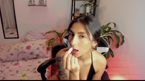 Hello I am Valentina independent Colombian model I love sensuality and pleasure welcome online show from 02/01/25, 01:34