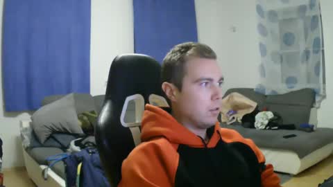 Snapshot of herbstenden chatting on 12/23/24, 06:05 John Pearl online show from 12/23/24, 06:05