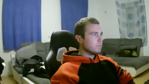 Snapshot of herbstenden chatting on 01/05/25, 08:10 John Pearl online show from 01/05/25, 08:10