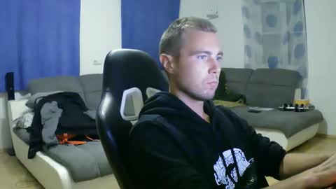 Snapshot of herbstenden chatting on 09/28/25, 05:51 John Pearl online show from 09/28/25, 05:51