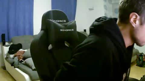 Snapshot of herbstenden chatting on 11/04/25, 07:46 John Pearl online show from 11/04/25, 07:46