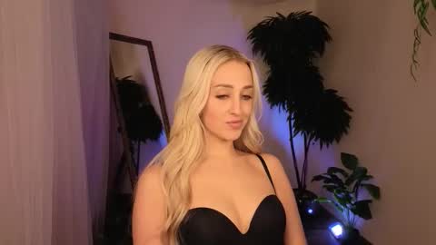 Elise online show from 03/31/26, 02:02