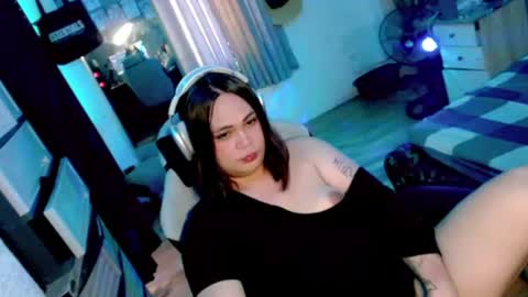 Snapshot of hermaphrodite199x chatting on 05/04/26, 11:45 hermaphrodite199x online show from 05/04/26, 11:45