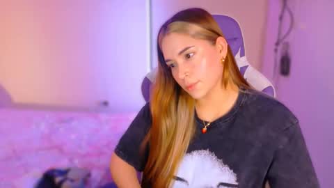 Snapshot of hermione_blonde chatting on 02/26/26, 10:58 hermione_blonde online show from 02/26/26, 10:58