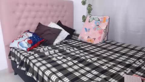 Snapshot of hermione_sweet18 chatting on 12/15/24, 01:02 Alana online show from 12/15/24, 01:02