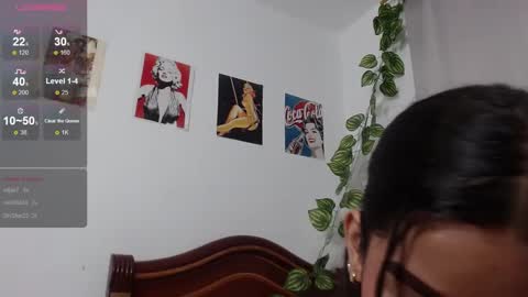 Snapshot of hermione_sweet18 chatting on 12/27/24, 11:31 Alana online show from 12/27/24, 11:31