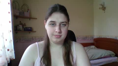 hess_luna_ online show from 04/08/26, 09:09