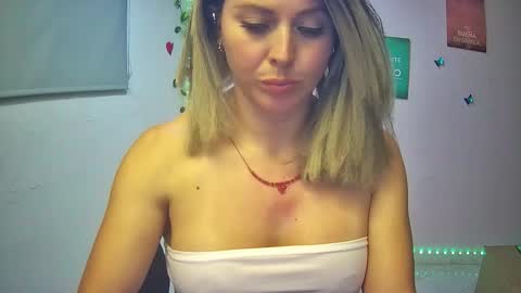 Hestesiaxx online show from 11/15/25, 02:09