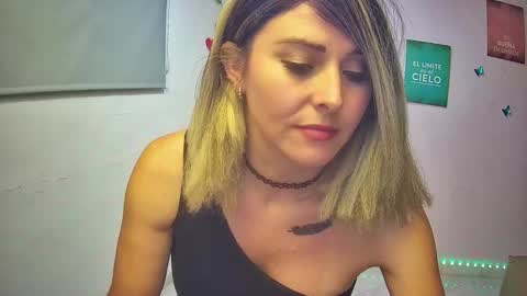 Hestesiaxx online show from 11/18/25, 01:44