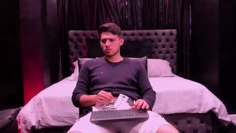 heteros men online show from 03/16/26, 08:35