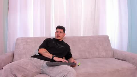 heteros men online show from 05/19/26, 08:48