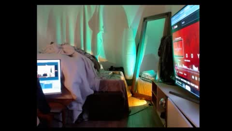 Snapshot of hevin69 chatting on 12/22/25, 09:34 hevin69 online show from 12/22/25, 09:34