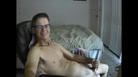 Snapshot of hewes1 chatting on 12/16/24, 09:14 hewes1 online show from 12/16/24, 09:14